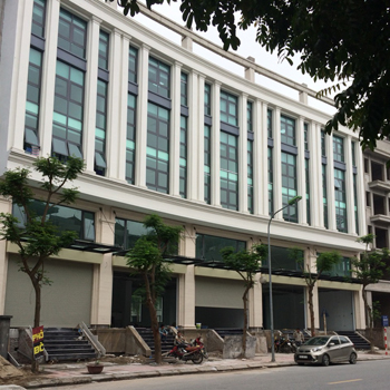 Thi công lắp đặt nhôm Xingfa nhập khẩu cho trụ sở Công ty xây dựng Trường An