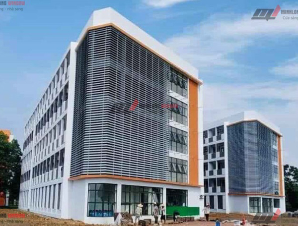 Lắp đặt cửa nhôm Việt Pháp cho trường đại học FPT