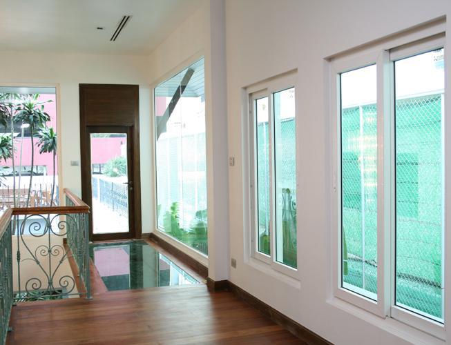 Khả năng điều chỉnh ánh sáng tuyệt vời của cửa nhựa lõi thép 3a window